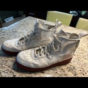 NIKE MENS UTILITY FOOTWEAR